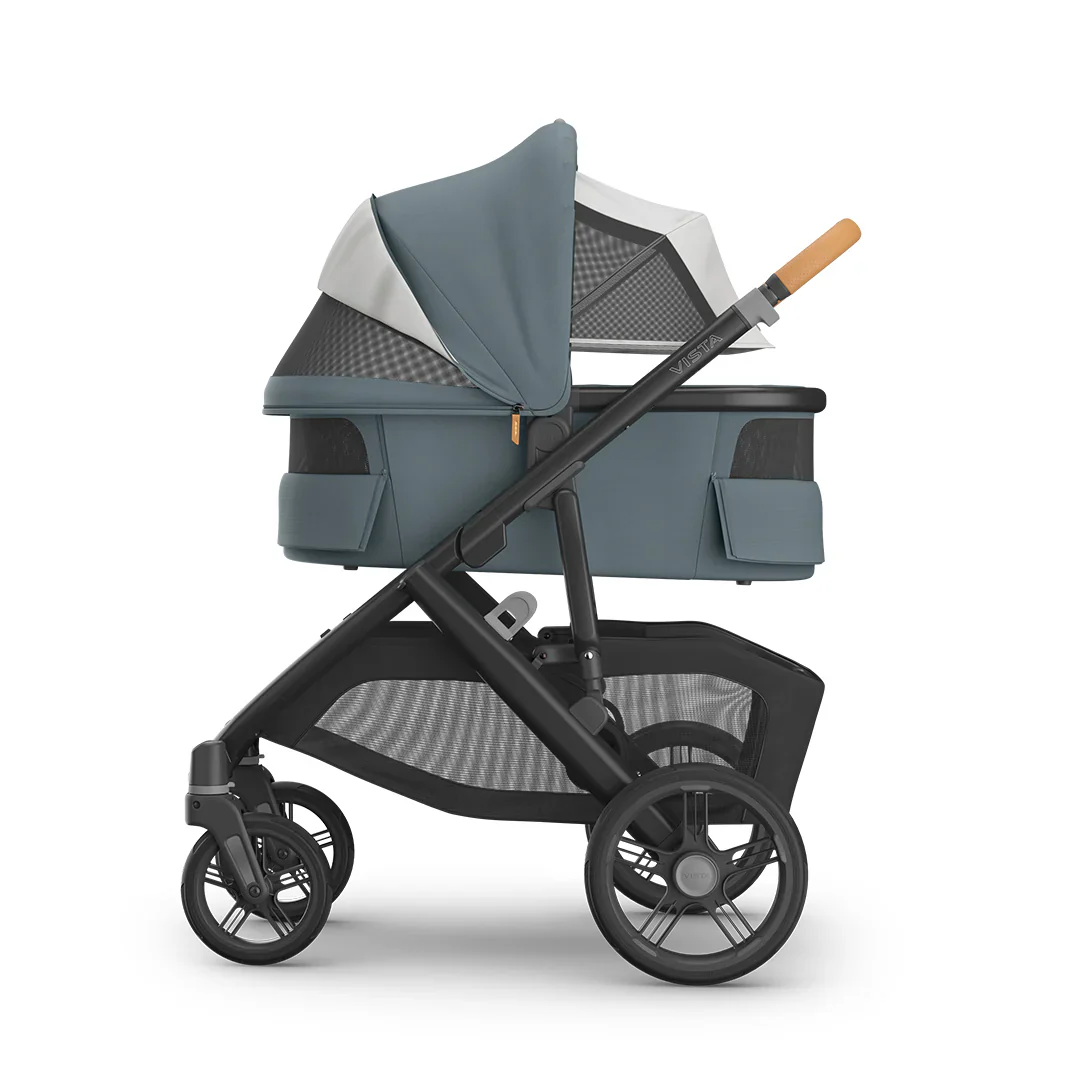 UPPAbaby Bassinet V3 on the stroller 