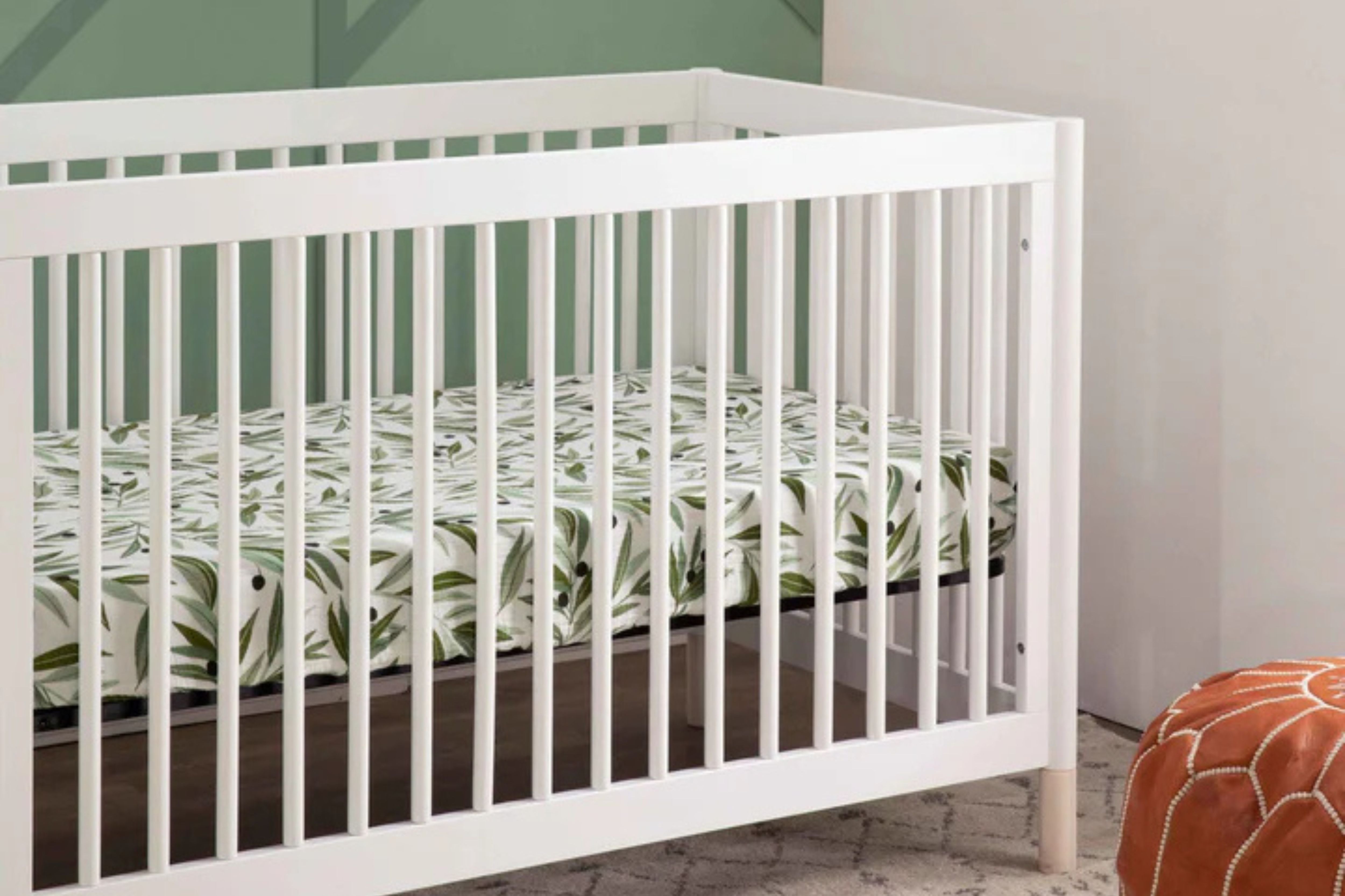 Babyletto gelato crib white details zoomed in#color_white