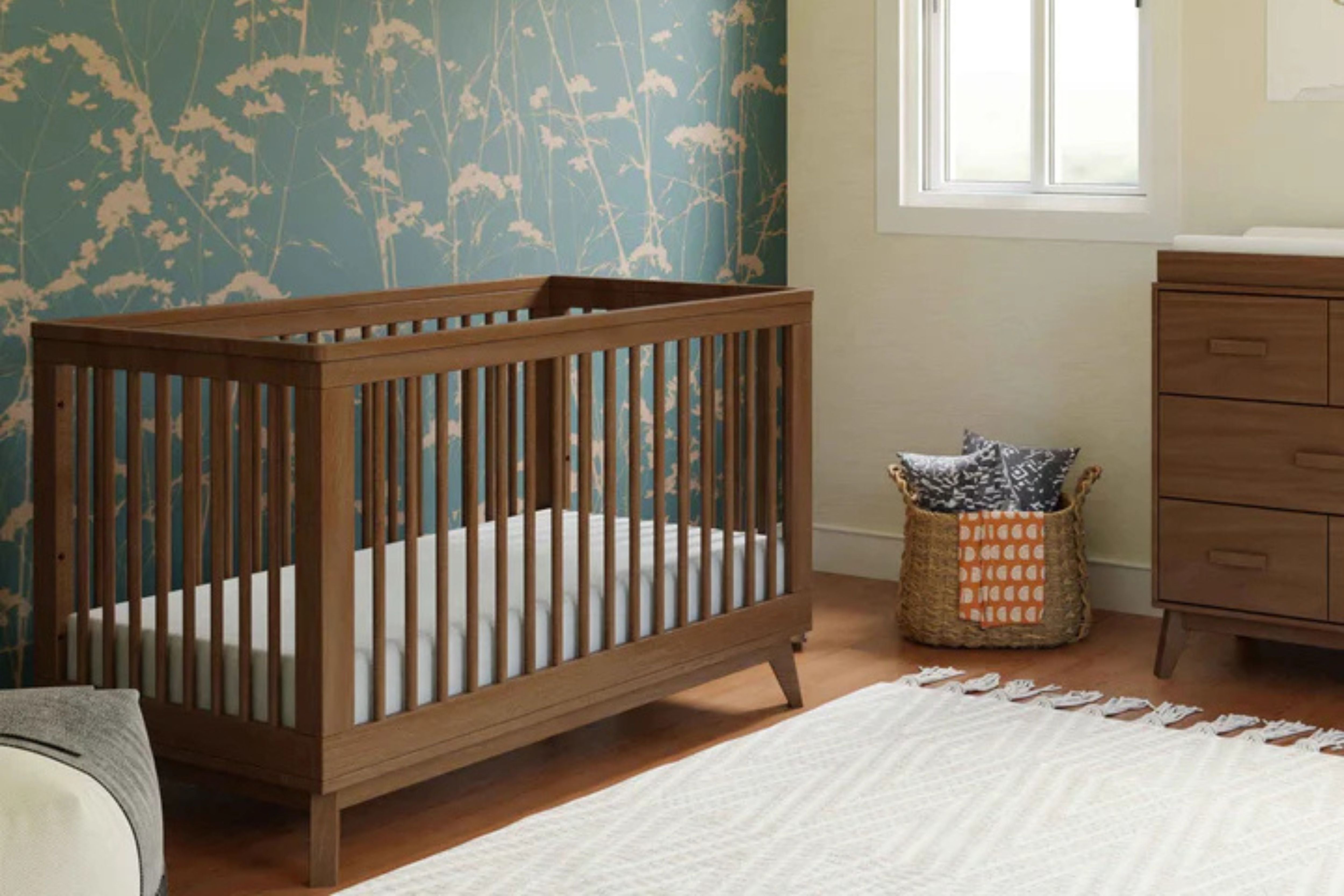 Babyletto Scoot Crib Walnut#color_walnut