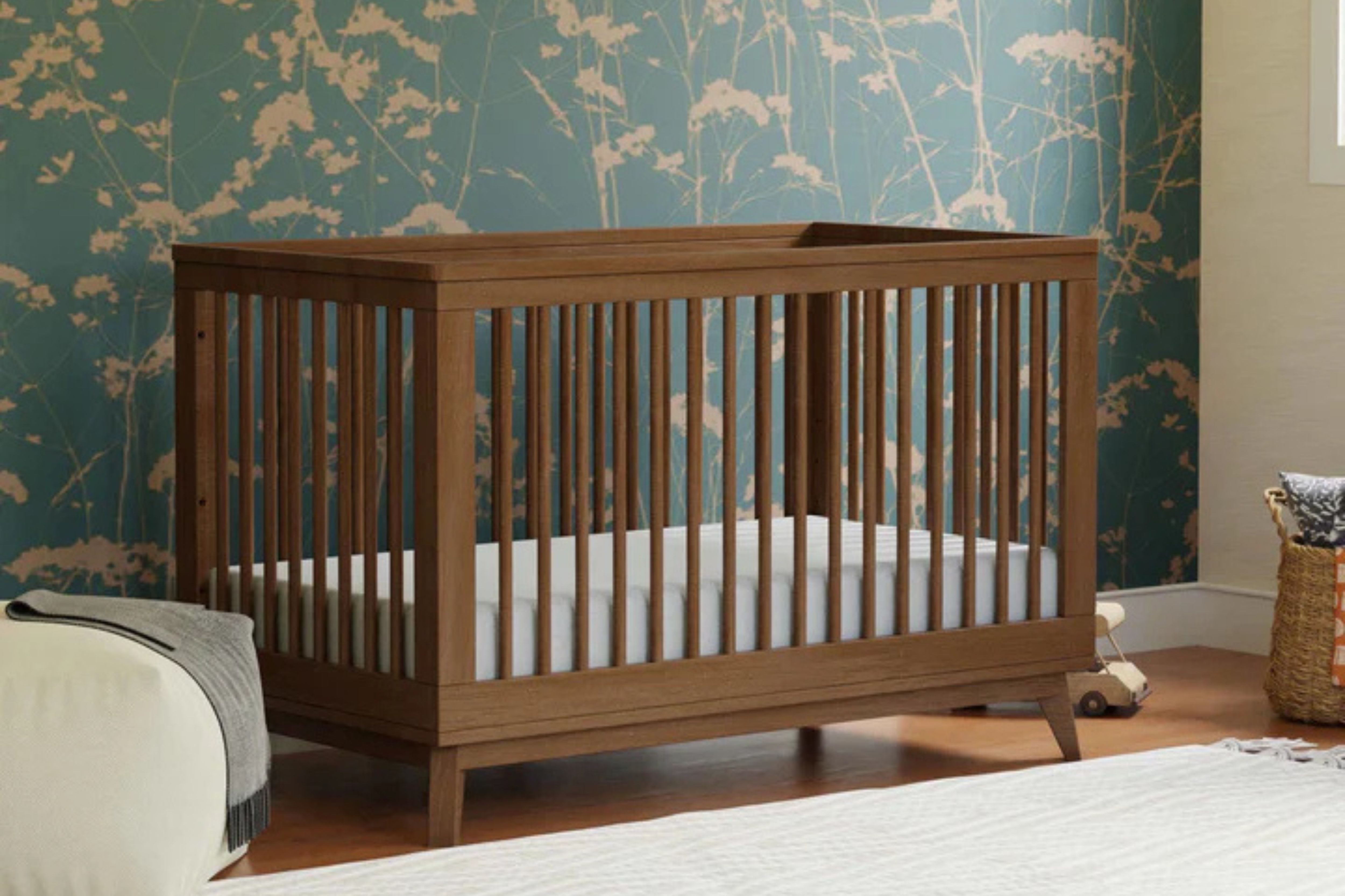 Babyletto Scoot Crib Walnut#color_walnut