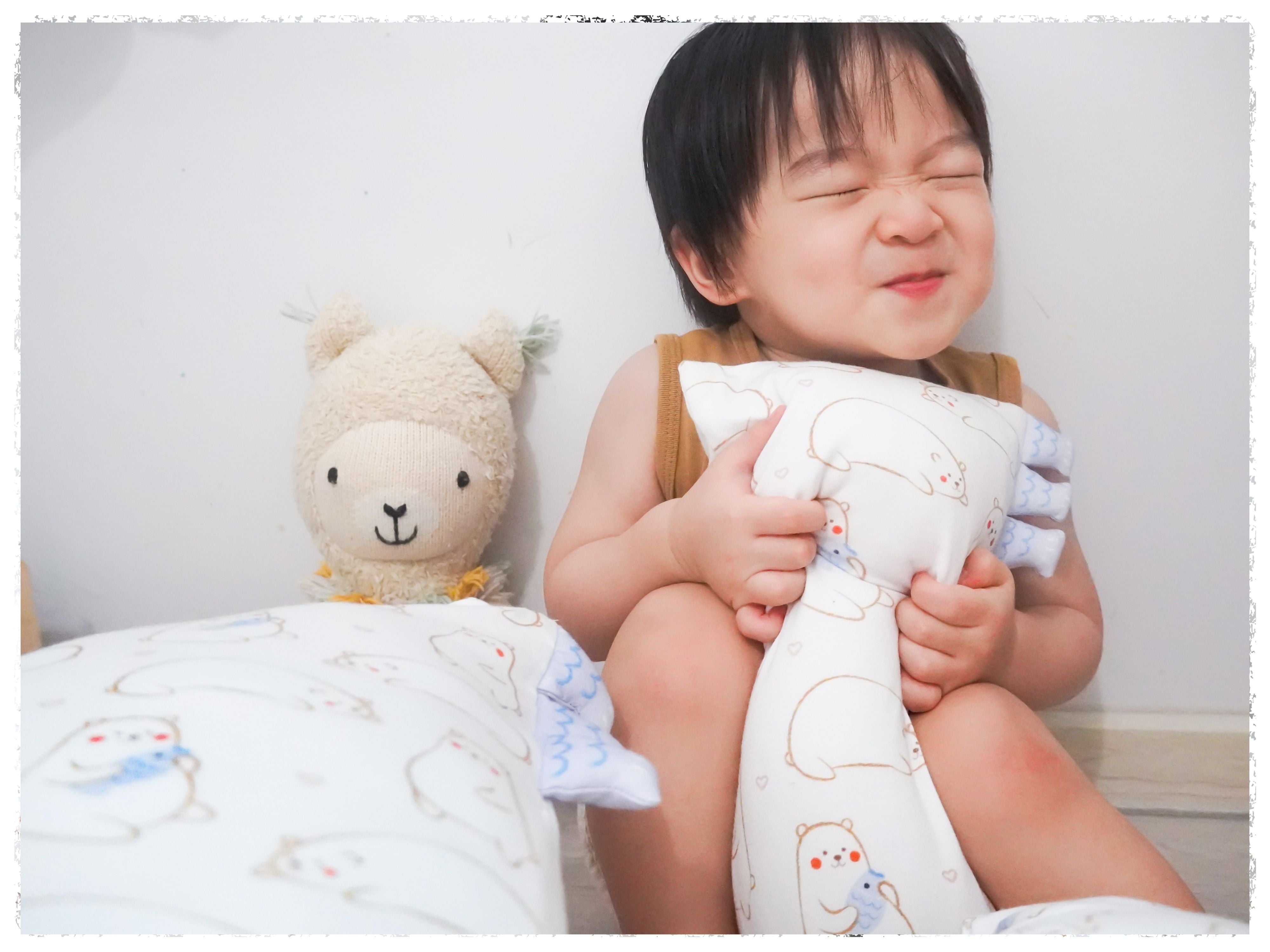 baby hugging small cho maru bear pillow