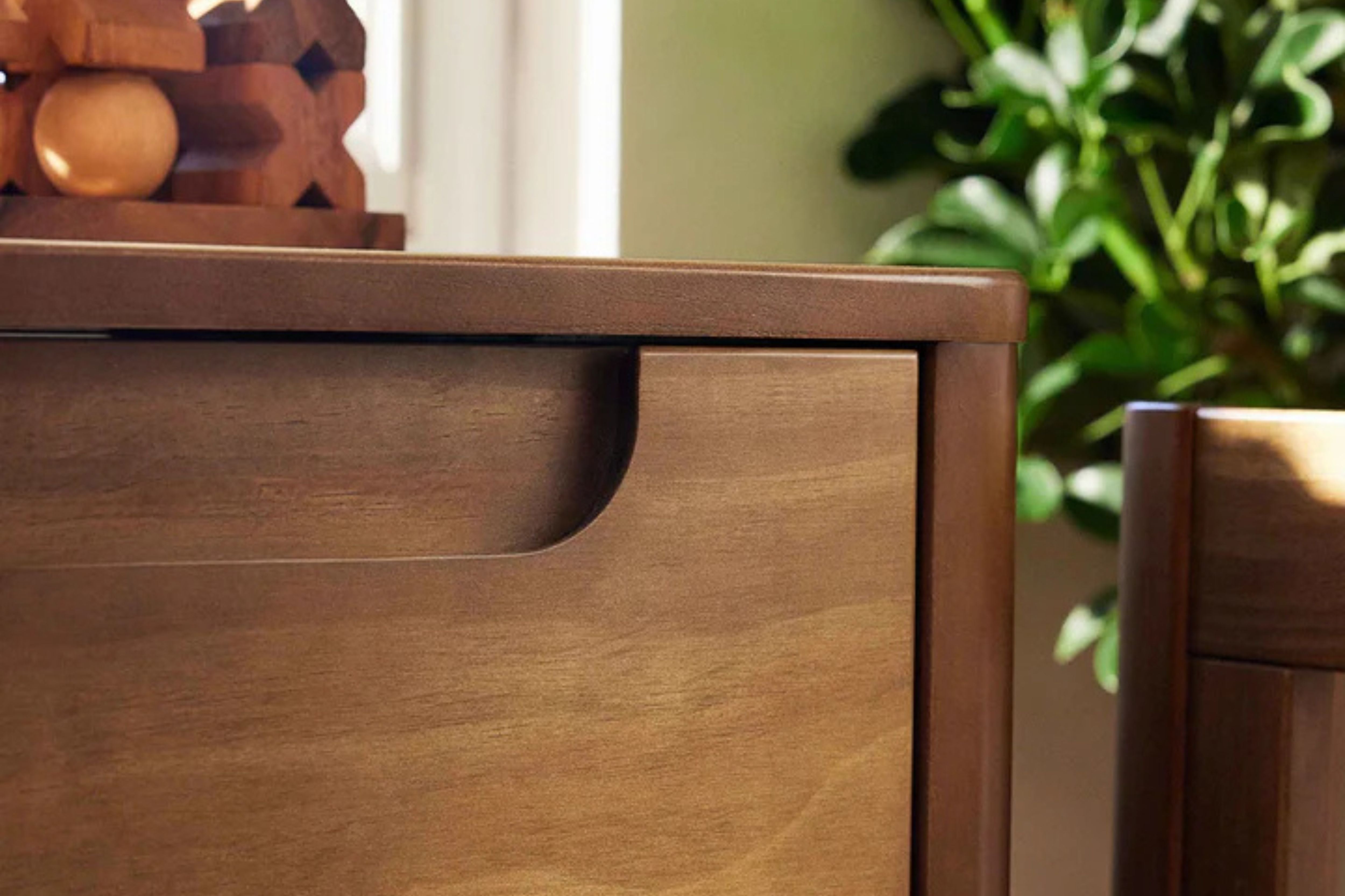 Babyletto Yuzu 6-Drawer Dresser Walnut details#color_walnut